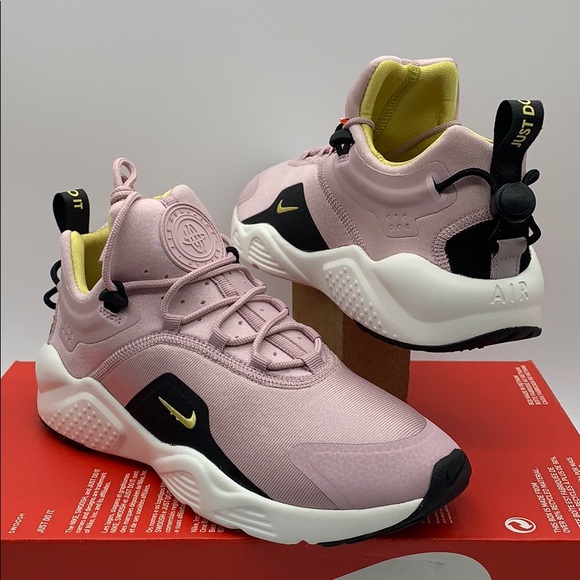 Nike Shoes - NIKE WMNS AIR HUARACHE CITY MOVE